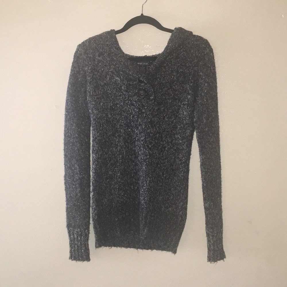 Cable knit gray/black sweater!